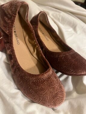 Lucky Brand Women's Velvet Ballet Flats in Rose Brown